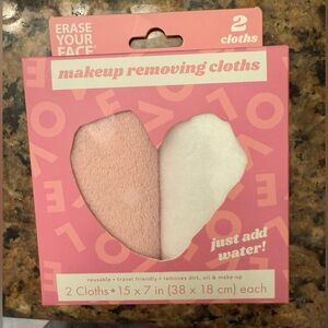 Makeup removal cloths